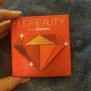 Huda Beauty Ruby Obsessions Palette